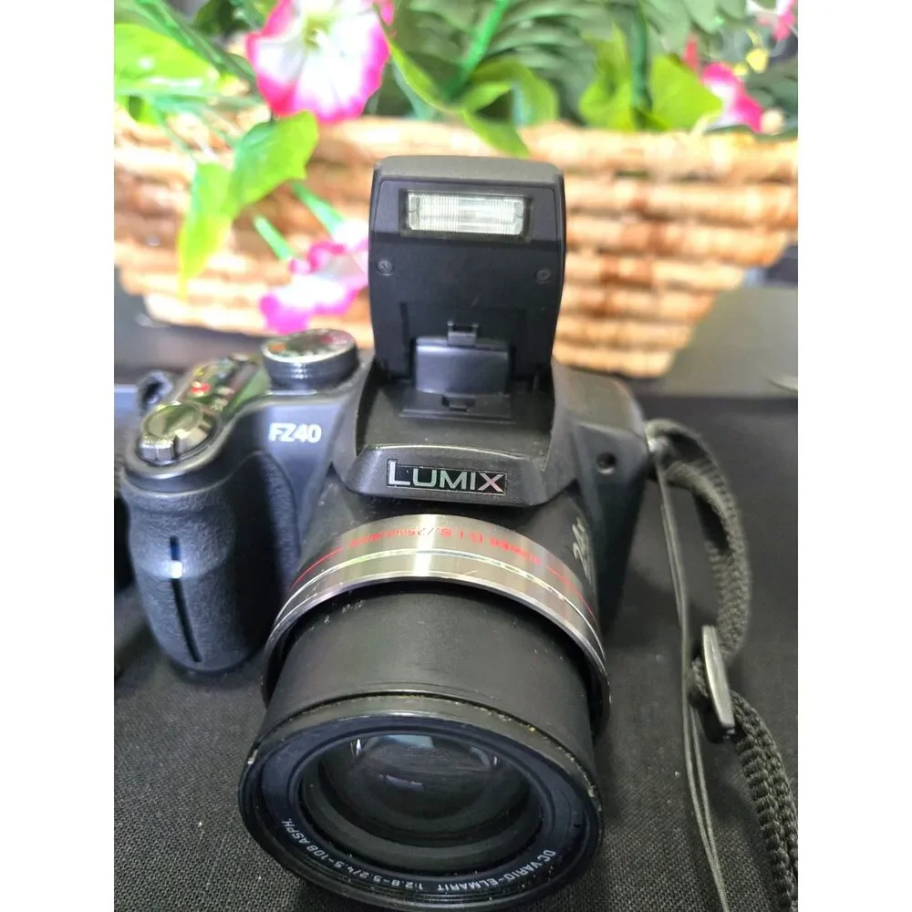 Panasonic Lumix DMC‑FZ40 Digital Camera 14.1MP 24x Zoom – Charger, Battery